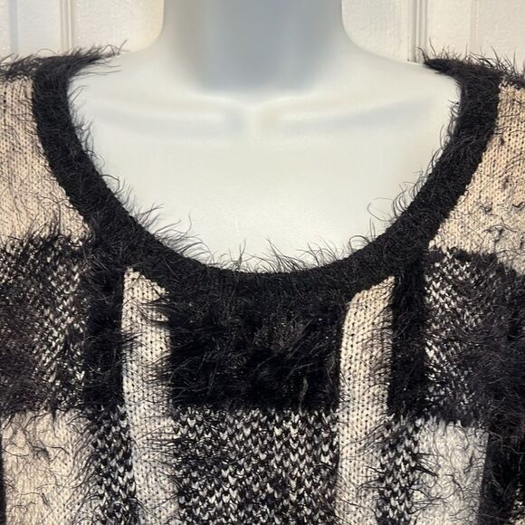 DEX Black/Cream Long Sleeve Eyelash Oversized Sweater Size M - Picture 2 of 9